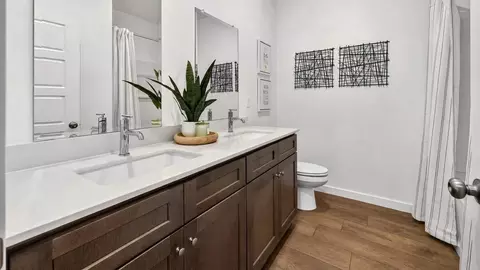 Bath - 3717 Callen Ct, Madera, CA 93636 photo 3 of 5