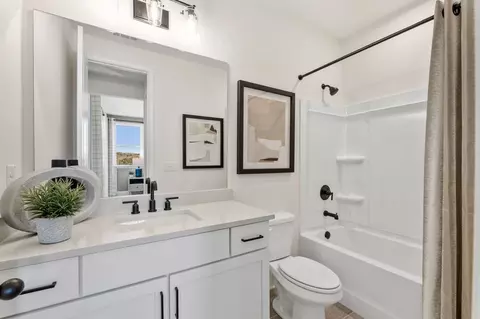 Bath - 2378 Kilgore Rd, Buford, GA 30519 photo 4 of 5