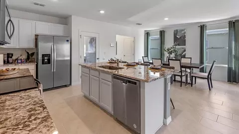 Kitchen - 5515 Taverna Loop, Winter Haven, FL 33884 photo 6 of 7