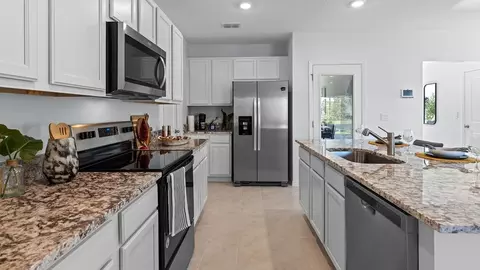Kitchen - 5515 Taverna Loop, Winter Haven, FL 33884 photo 3 of 7