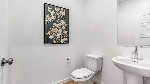 Bath - 5415 Calle Abrigada, Bakersfield, CA 93311 photo 3 of 6