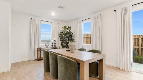 Dining - 5415 Calle Abrigada, Bakersfield, CA 93311 photo 1 of 2