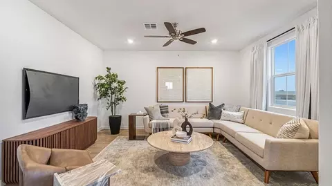 Living - 5415 Calle Abrigada, Bakersfield, CA 93311 photo 1 of 2