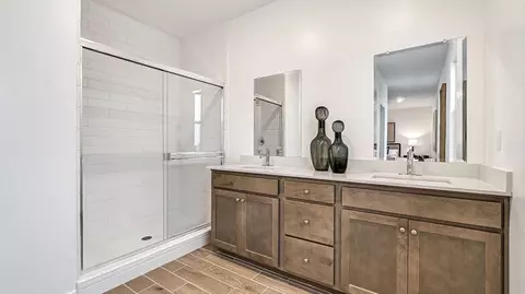 Bath - 5415 Calle Abrigada, Bakersfield, CA 93311 photo 1 of 6