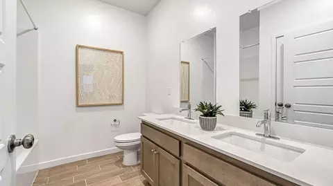 Bath - 5415 Calle Abrigada, Bakersfield, CA 93311 photo 4 of 6