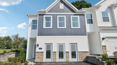 156 River Ridge Dr, Moon Township, PA 15108
