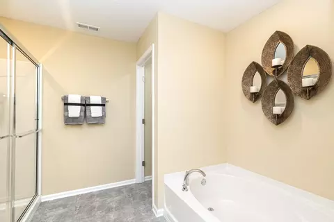 Bath - 1233 Pegasus Dr, Franklin, IN 46131 photo 5 of 6
