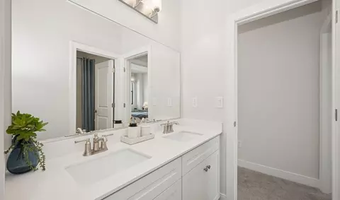 Bath - 35 E Windsor Dr, Gilbert, AZ 85296 photo 5 of 5