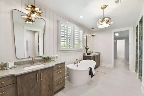 Bath - 1672 Shearer Rd, Davidson, NC 28036 photo 1 of 3