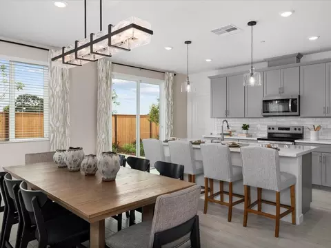 4553 Holiday Ln, Lincoln, CA 95648