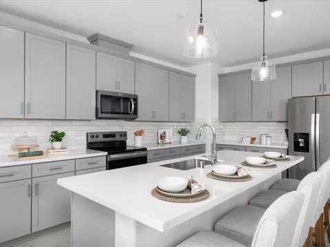 4553 Holiday Ln, Lincoln, CA 95648