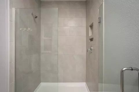 Bath - 1312 Twelve Oaks Rd, Saint Cloud, FL 34771 photo 2 of 4
