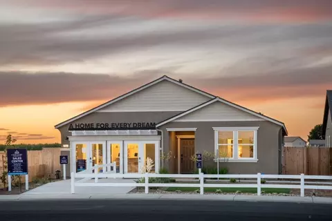 Exterior - 1637 Castro Ave, Chowchilla, CA 93610 photo 3 of 3