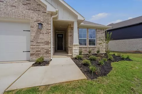 Exterior - 1201 Colca Dr, Springtown, TX 76082 photo 4 of 9