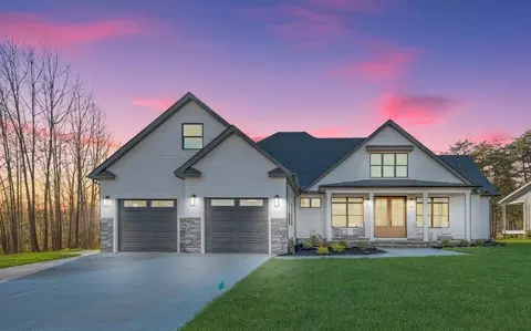 1161 Golf View Ct, Huddleston, VA 24104