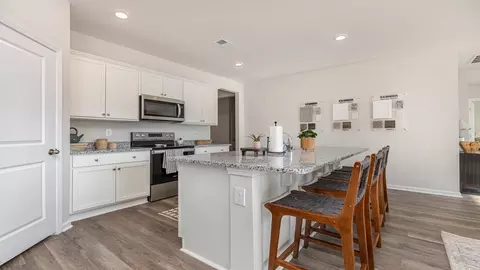 Kitchen - 826 Farmers Passage Loop, Loris, SC 29569 photo 3 of 4