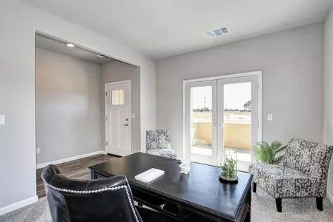 Entry Way - 1165 Nicklaus Rd, Galt, CA 95632 photo 3 of 6