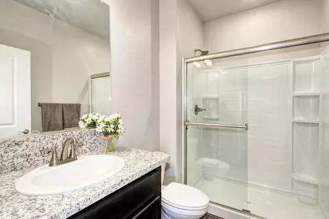 Bath - 1165 Nicklaus Rd, Galt, CA 95632 photo 2 of 2