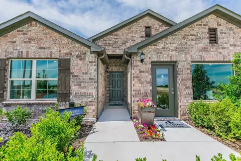 Exterior - 1000 Stonehaven Ln, Crowley, TX 76036 photo 4 of 10