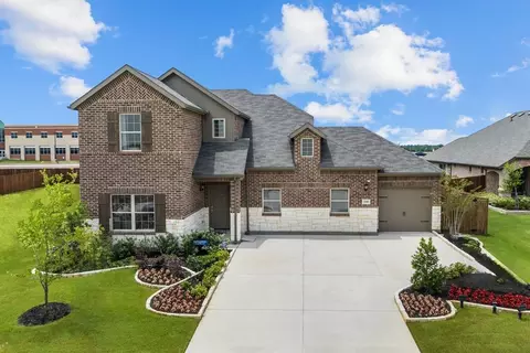 Exterior - 1000 Stonehaven Ln, Crowley, TX 76036 photo 2 of 10
