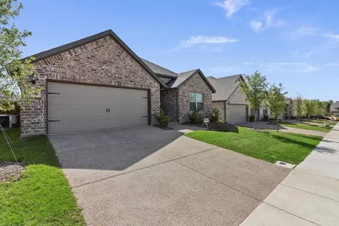Exterior - 1000 Stonehaven Ln, Crowley, TX 76036 photo 10 of 10
