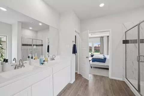 Bath - 1000 Stonehaven Ln, Crowley, TX 76036 photo 1 of 1