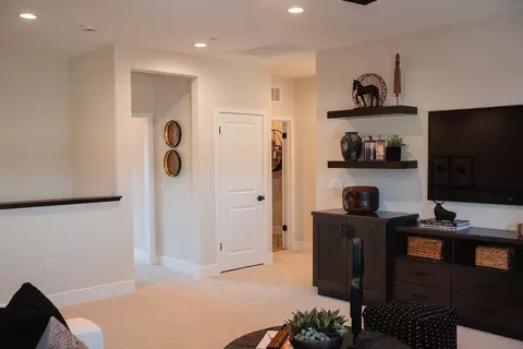 Entry Way - 3707 W Owen Ave, Visalia, CA 93291 photo 4 of 4