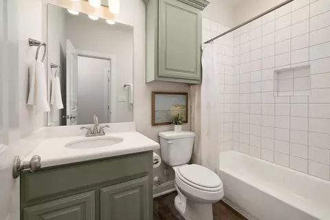 Bath - 119 Cabin St, Laredo, TX 78046 photo 7 of 7