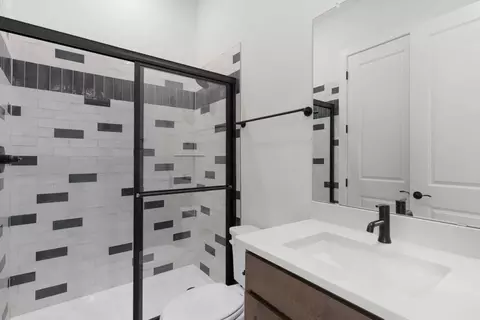 Bath - 1673 Willow Bean Dr, Georgetown, TX 78633 photo 3 of 3