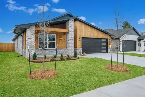 Exterior - 16140 Tall Grass Dr, Moore, OK 73170 photo 18 of 22