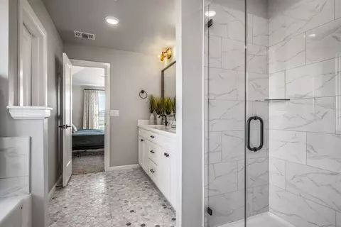 Bath - 16140 Tall Grass Dr, Moore, OK 73170 photo 5 of 6