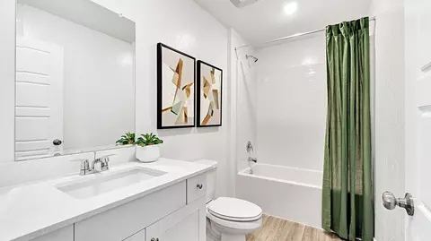 Bath - 8809 Ballingarry Ave, Bakersfield, CA 93311 photo 4 of 4