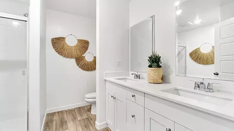Bath - 8809 Ballingarry Ave, Bakersfield, CA 93311 photo 1 of 4