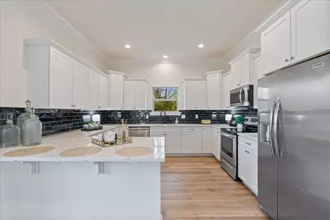 Kitchen - 39700 Fairhope Dr, Ponchatoula, LA 70454 photo 1 of 2