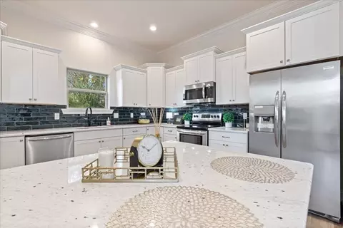 Kitchen - 39700 Fairhope Dr, Ponchatoula, LA 70454 photo 2 of 2