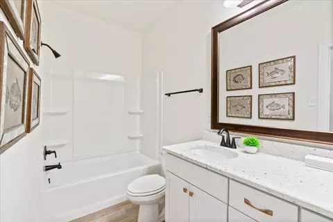Bath - 39700 Fairhope Dr, Ponchatoula, LA 70454 photo 1 of 2