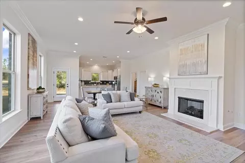 Living - 39700 Fairhope Dr, Ponchatoula, LA 70454 photo 1 of 2