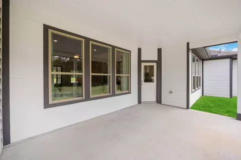 Exterior - 13621 Armstrong St, Conroe, TX 77303 photo 5 of 6