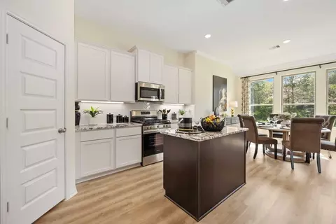 Kitchen - 13621 Armstrong St, Conroe, TX 77303 photo 10 of 14
