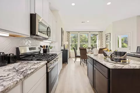 Kitchen - 13621 Armstrong St, Conroe, TX 77303 photo 13 of 14