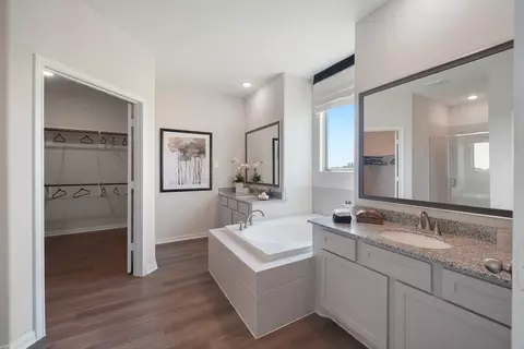 Bath - 13621 Armstrong St, Conroe, TX 77303 photo 6 of 13