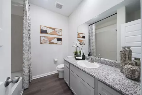 Bath - 13621 Armstrong St, Conroe, TX 77303 photo 5 of 13