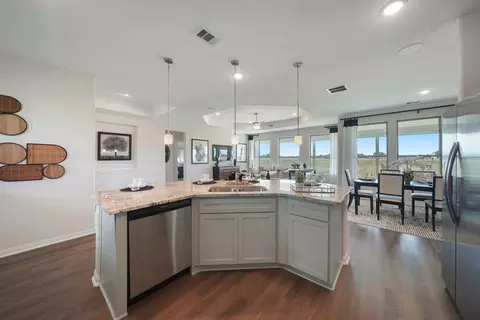 Kitchen - 13621 Armstrong St, Conroe, TX 77303 photo 7 of 14