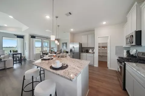 Kitchen - 13621 Armstrong St, Conroe, TX 77303 photo 5 of 14