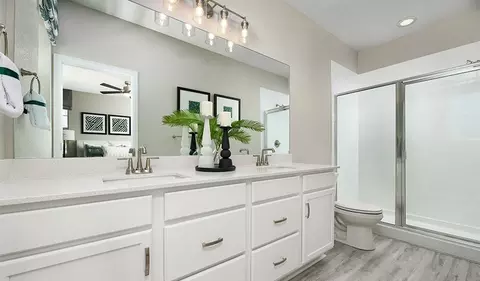Bath - 546 S Richfield St, Aurora, CO 80017 photo 2 of 3