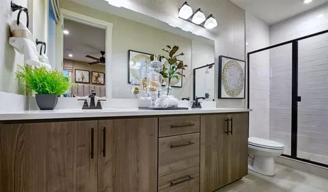 Bath - 546 S Richfield St, Aurora, CO 80017 photo 1 of 3