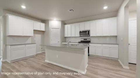 Kitchen - 5601 Windstone Dr, Norman, OK 73072 photo 2 of 4