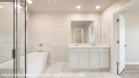 Bath - 5601 Windstone Dr, Norman, OK 73072 photo 3 of 4