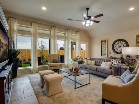 Living - 15307 Le Reve Ln, Conroe, TX 77302 photo 4 of 5