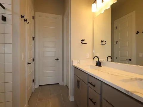 Bath - 275 Callahan Loop, Buda, TX 78610 photo 2 of 2